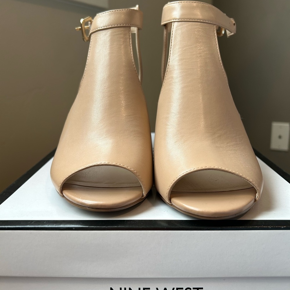 COPY - Nine West Women's Tan Ankle Cuff Buckles Sandal Shoes Size 8.5M